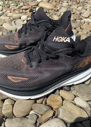 Продам кроссовки hoka