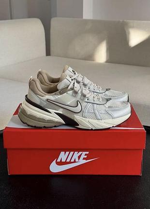 Кросівки жіночі nike v2k run light orewood brown