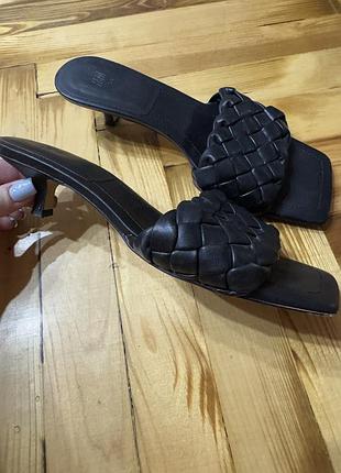Класні фірмові шкіряні мюлі h&m