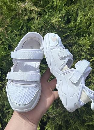 Босоніжки fila 29р(19см) дуже легкі, стан гарний