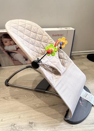 Шезлонг babybjorn оригінал з іграшкою