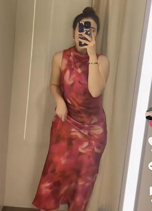 Сукня zara в яскравому принті ❤️ ефектний крій, м’яка посадка по фігурі та дуже стильний акцентний образ ✨