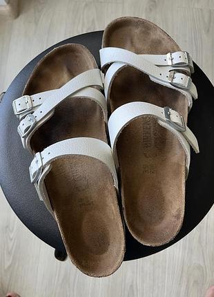 Шльопанці від birkenstock