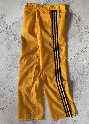 Вінтажні нейлонові брюки adidas