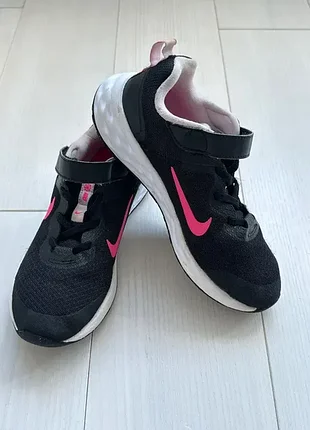 Кроссовки nike revolution для девочки. оригинал. размер 34