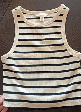 Стильна майка від h&m у класичну чорно-білу полоску. гарно сидить