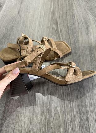 Босоніжки stradivarius