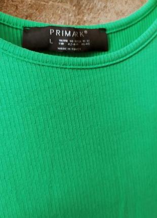 Зелене трикотажне мини -платье в рубчик от бренда primark.