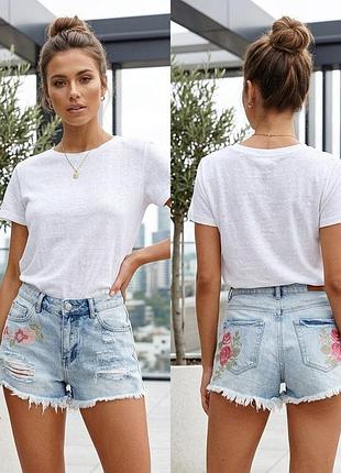 Шорти короткі бренду city chic з вишивкою.
заміри:пот-40 см, довжина виробу -30 см