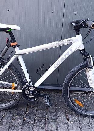 Велосипед giant 26" alu, 21шв. білий б/у
