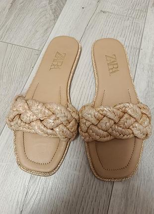 Шльопанці zara