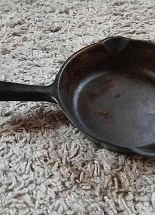 Сковорідка чугунна важка туристична findlay 27×15.5см