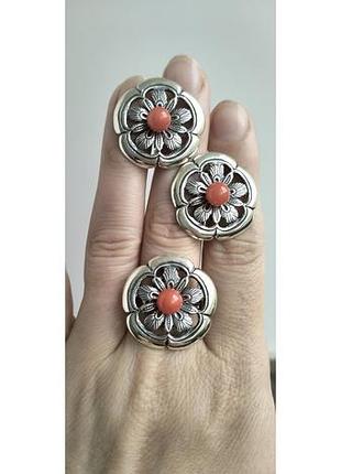 Серебряный комплект с розовым кораллом