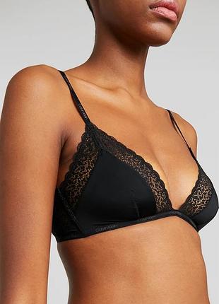 Невагомий мʼякий бюстгальтер calvin klein underwear flirty unlined bra