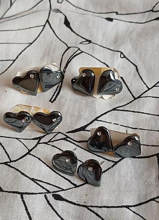 Серьги пусеты сердечки из гематита
