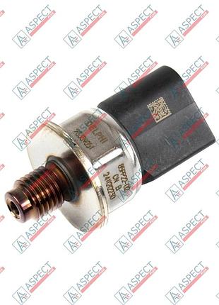 Датчик давления топлива 28389851 delphi jcb 320/06872, 320/06914 genuine 28252069, 320/06872, 28263779, 150120-00019c, 28272872,