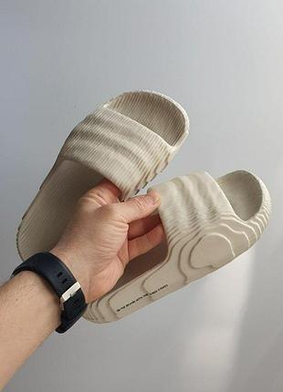 Бежевые тапочки адидас изи адилет слайд унисекс adidas yeezy adilette slide desert beige 40