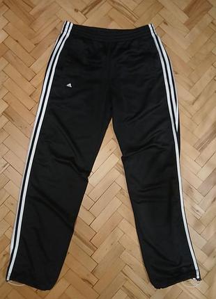 Оригинальные спортивные штаны adidas с лампасами(100%полиэстер,размер m-l(uk38/40))