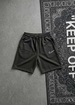 Чоловічі шорти nike в сірому кольорі