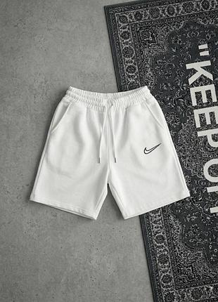 Чоловічі шорти nike в білому кольорі