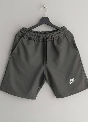 Чоловічі шорти nike в сірому кольорі