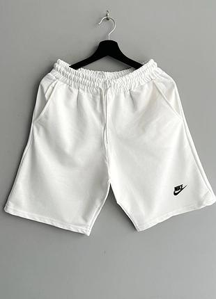 Чоловічі шорти nike в білому кольорі