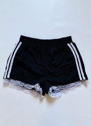 Легкі шорти з мереживом спорт шик