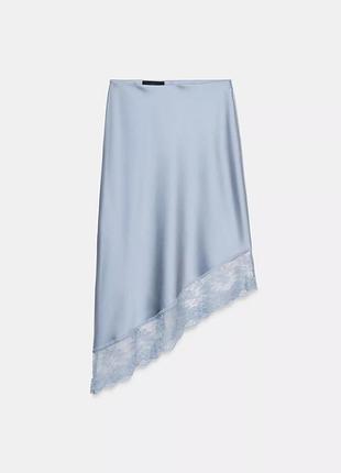 Атласна спідниця середньої довжини з асиметричним низом та мереживом zara
