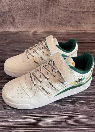Adidas кросівки