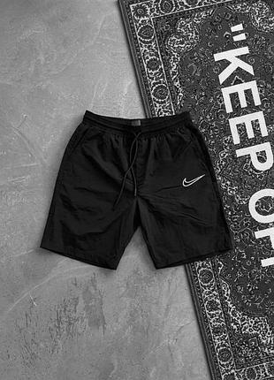 Чоловічі шорти nike в чорному кольорі