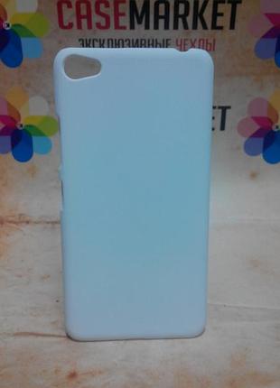 Пластиковый бампер софт тач для lenovo s60 белого цвета