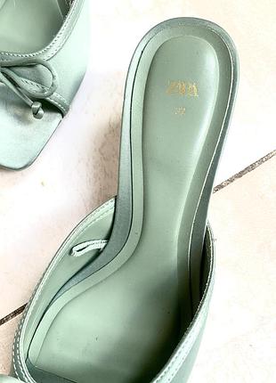 Класичні туфлі - мюлі 37 розмірсвітло - зеленого кольору