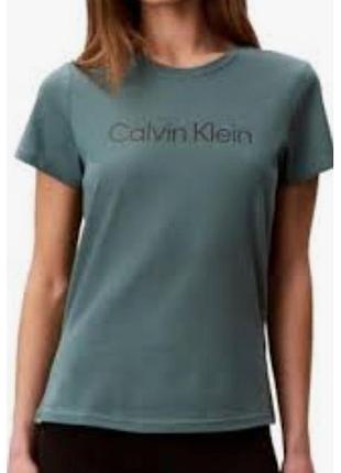 Футболка от calvin klein
