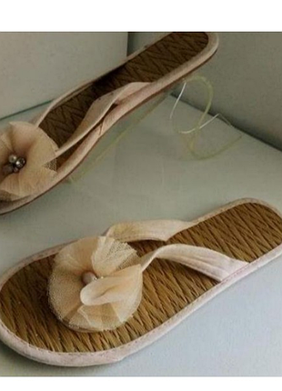 Милі капці з солом'яною устілкою