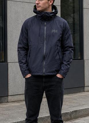 Мембранная куртка от бренда helly hansen