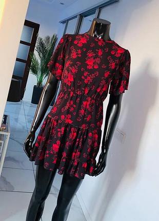 Платье prettylittlething в цветочный принт, размер uk 4 (xs)