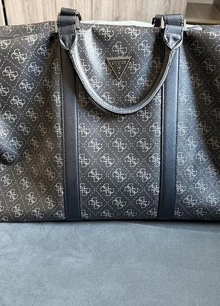 Очень вместительная сумка guess