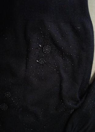 Женский черный свитер украшенный бисером3 фото