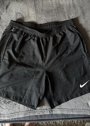 Мужские шорты nike размер м