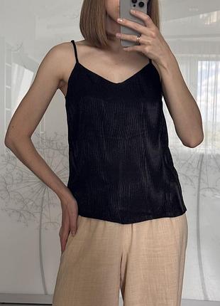 Топ сатиновий чорного кольору h&m в розмірі 34 (xs)
