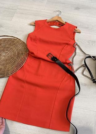Классное платье zara с открытой спинкой