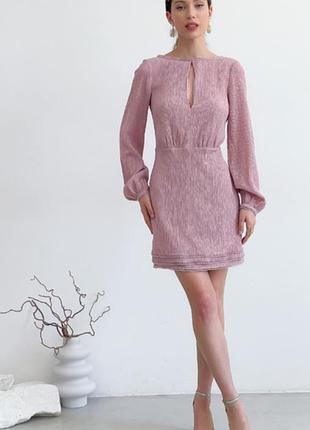 Нежное нарядное платье мини na-kd из жатой ткани, цвет dusty pink