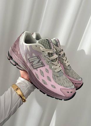 Стильні жіночі кросівки new balance 1906r fantomfit grey pink