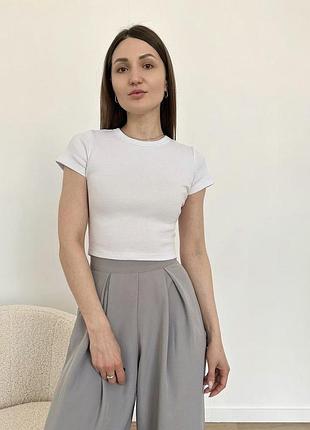 Біла футболка в рубчик
