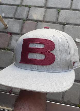 Официальная серая кепка '47 snapback, лицензированная nrl для brisbane broncos, с бордовой буквой «b"(австралия).регби.отличное состояние.one size.