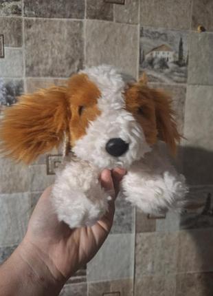 Мягкая игрушка keel toys из серии cuddle puppy, изображающая щенка породы кавалер-кинг-чарльз-спаниель.