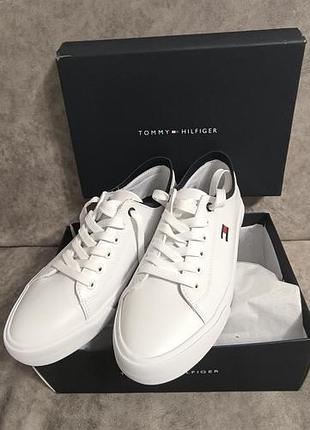 Нові жіночі кросівки tommy hilfiger