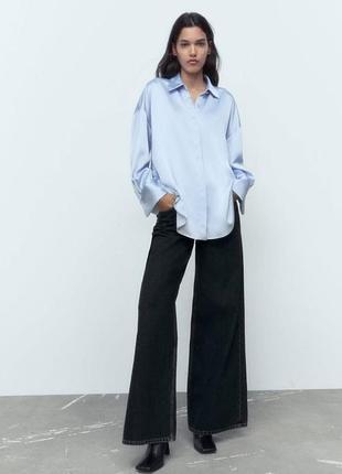 Класна блакитна сатинова сорочка оверсайз zara