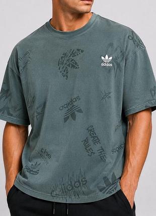 Чоловіча футболка adidas на літо у стильному streetwear дизайні.