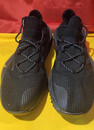 Стильні чорні кросівки adidas